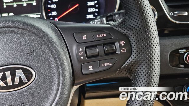 Kia Canival 2017 — photo 24