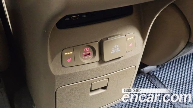 Kia Canival 2017 — photo 26