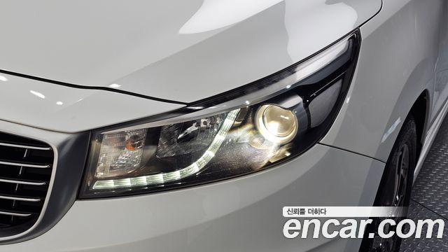 Kia Canival 2017 — photo 8
