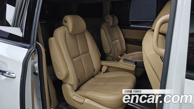 Kia Canival 2017 — photo 16