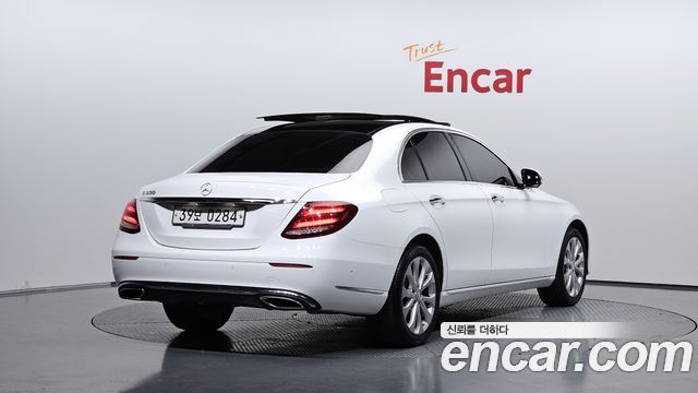 Mercedes-Benz E-Class 2017 — photo 2
