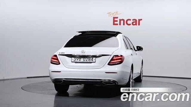 Mercedes-Benz E-Class 2017 — photo 4