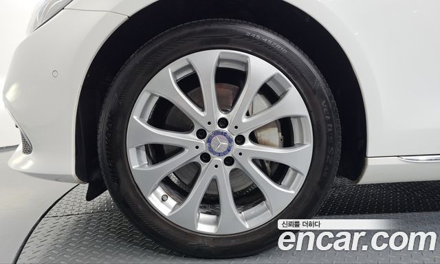 Mercedes-Benz E-Class 2017 — photo 5