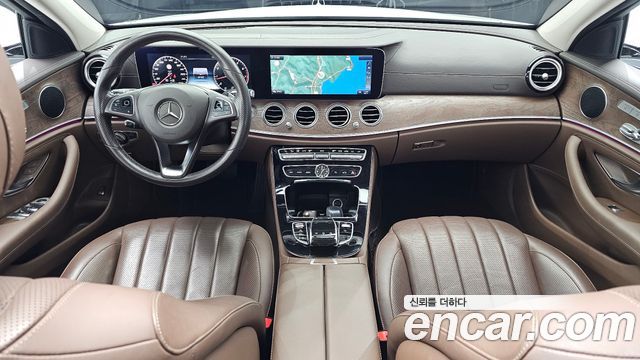Mercedes-Benz E-Class 2017 — photo 10