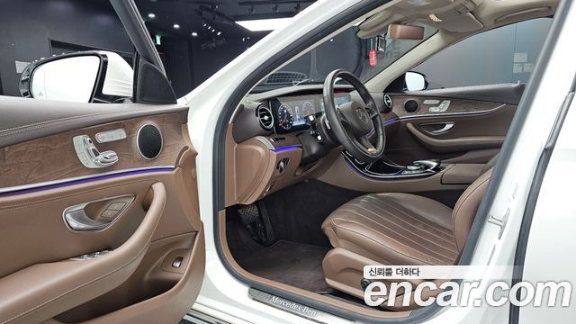 Mercedes-Benz E-Class 2017 — photo 13