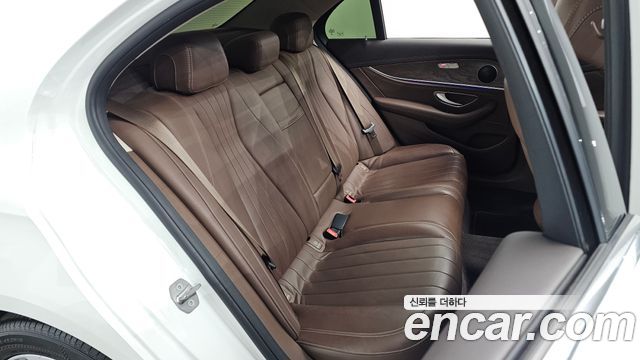 Mercedes-Benz E-Class 2017 — photo 17