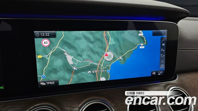 Mercedes-Benz E-Class 2017 — photo 20