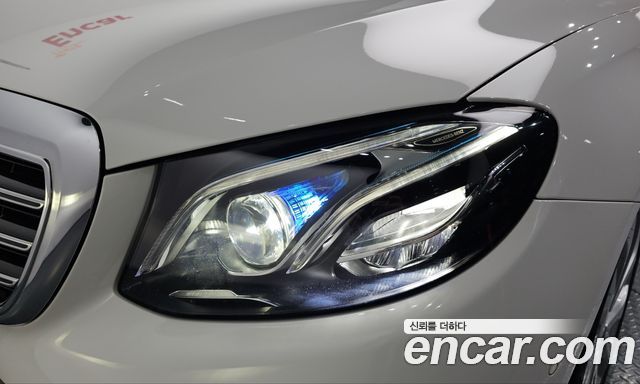 Mercedes-Benz E-Class 2017 — photo 8