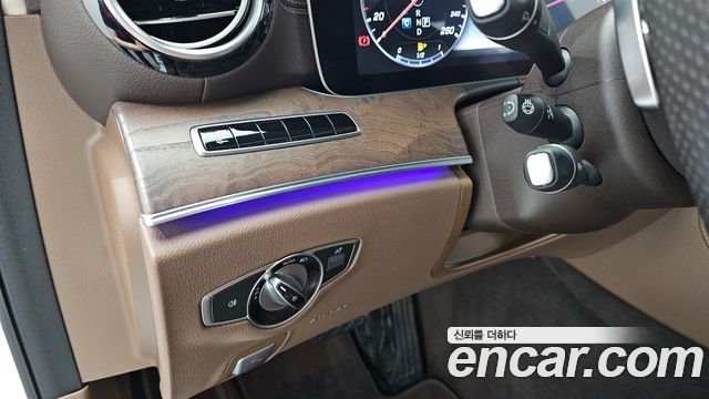 Mercedes-Benz E-Class 2017 — photo 27