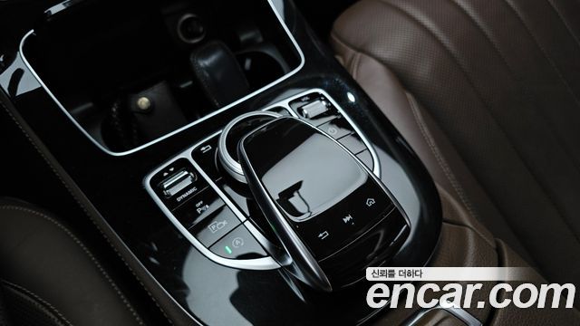 Mercedes-Benz E-Class 2017 — photo 31