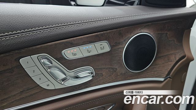 Mercedes-Benz E-Class 2017 — photo 32
