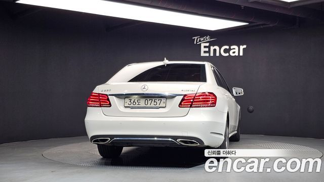 Mercedes-Benz E-Class 2016 — photo 4