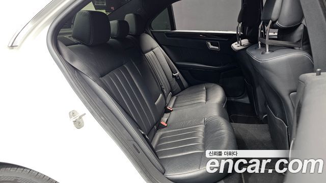 Mercedes-Benz E-Class 2016 — photo 11