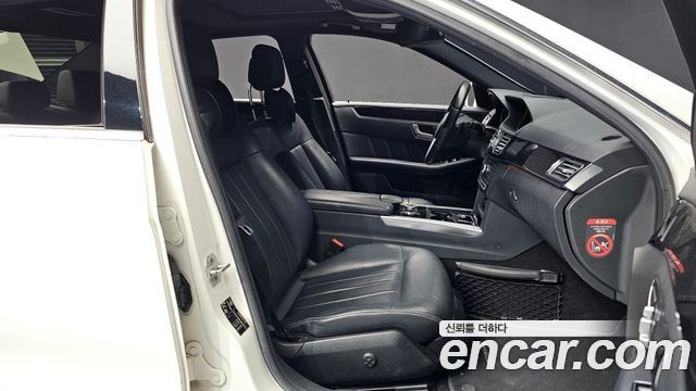 Mercedes-Benz E-Class 2016 — photo 12