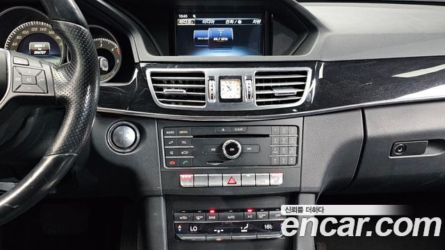 Mercedes-Benz E-Class 2016 — photo 14