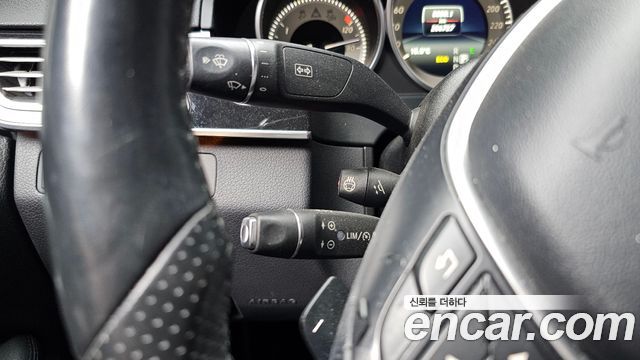 Mercedes-Benz E-Class 2016 — photo 17