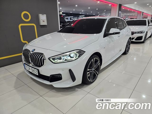 BMW 1-Series 2022 — photo 1