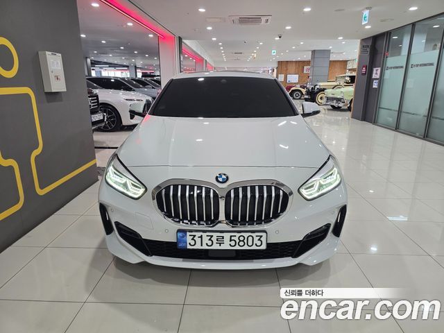 BMW 1-Series 2022 — photo 2
