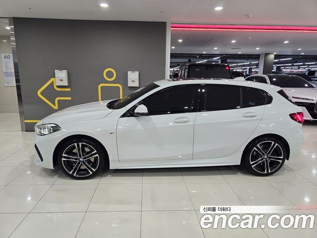 BMW 1-Series 2022 — photo 3