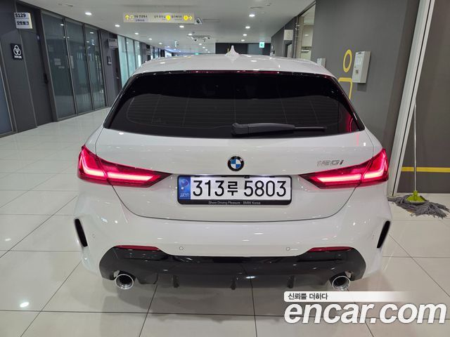 BMW 1-Series 2022 — photo 4