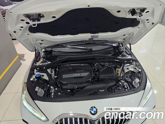 BMW 1-Series 2022 — photo 6
