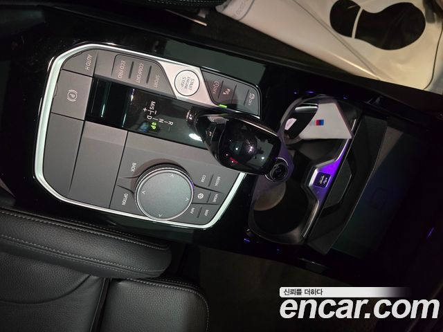 BMW 1-Series 2022 — photo 9