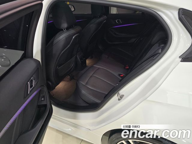 BMW 1-Series 2022 — photo 10