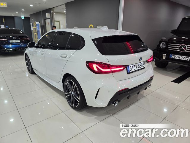 BMW 1-Series 2022 — photo 11