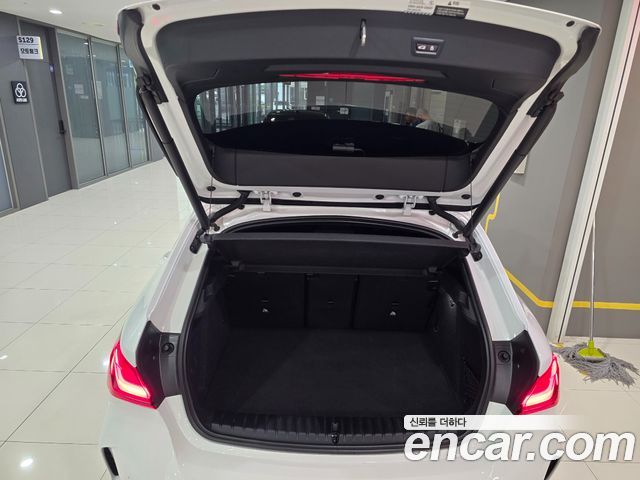 BMW 1-Series 2022 — photo 12