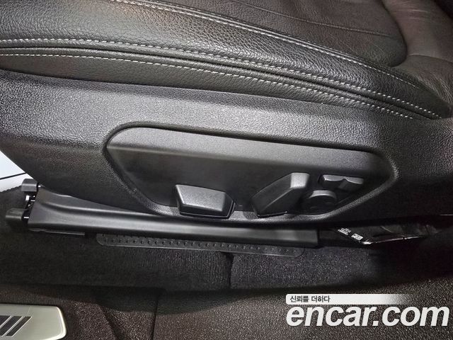 BMW 1-Series 2022 — photo 13