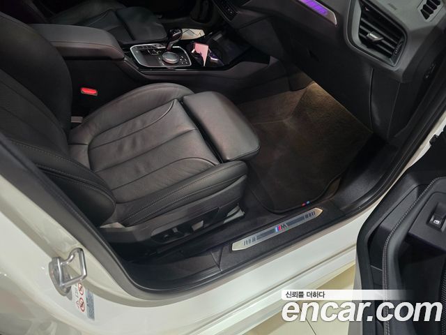 BMW 1-Series 2022 — photo 17