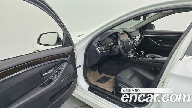 BMW 5-Series 2015 — photo 10