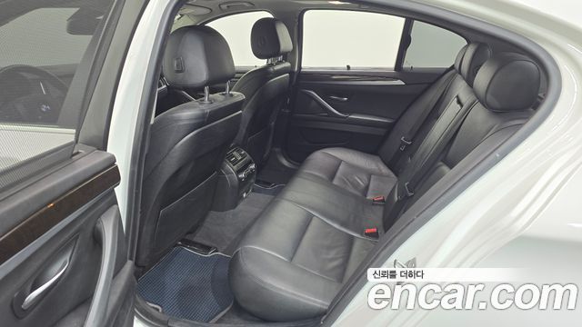BMW 5-Series 2015 — photo 11