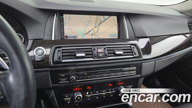 BMW 5-Series 2015 — photo 12