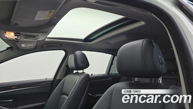 BMW 5-Series 2015 — photo 17