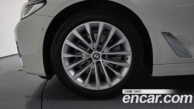 BMW 5-Series 2021 — photo 5
