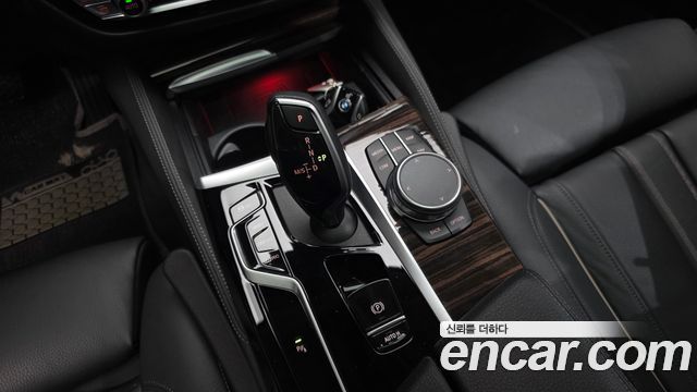 BMW 5-Series 2021 — photo 12