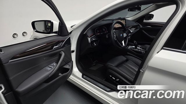 BMW 5-Series 2021 — photo 13