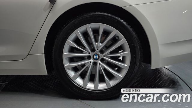 BMW 5-Series 2021 — photo 7