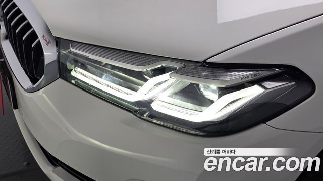 BMW 5-Series 2021 — photo 8