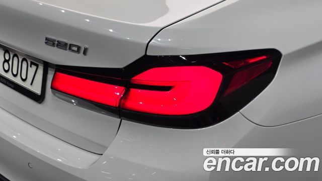 BMW 5-Series 2021 — photo 9