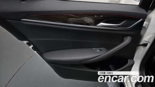 BMW 5-Series 2021 — photo 15