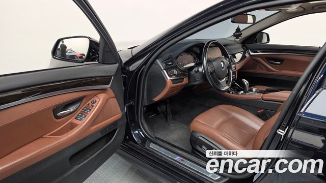 BMW 5-Series 2016 — photo 10
