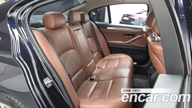 BMW 5-Series 2016 — photo 12