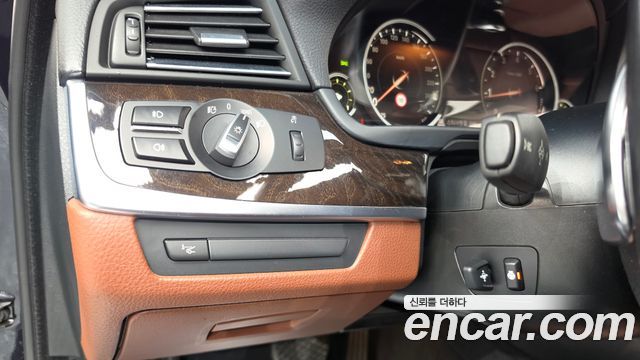 BMW 5-Series 2016 — photo 13