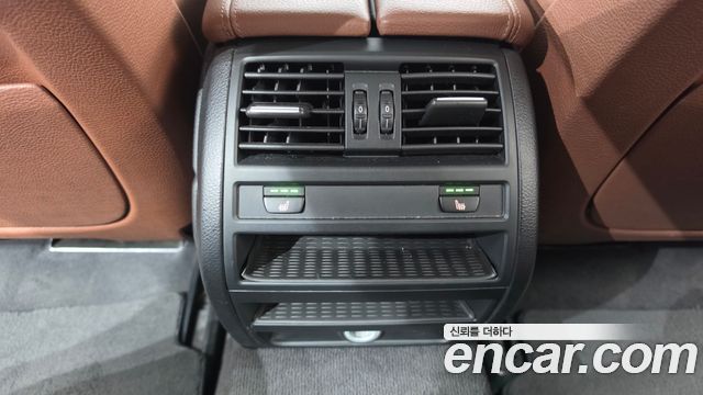 BMW 5-Series 2016 — photo 18