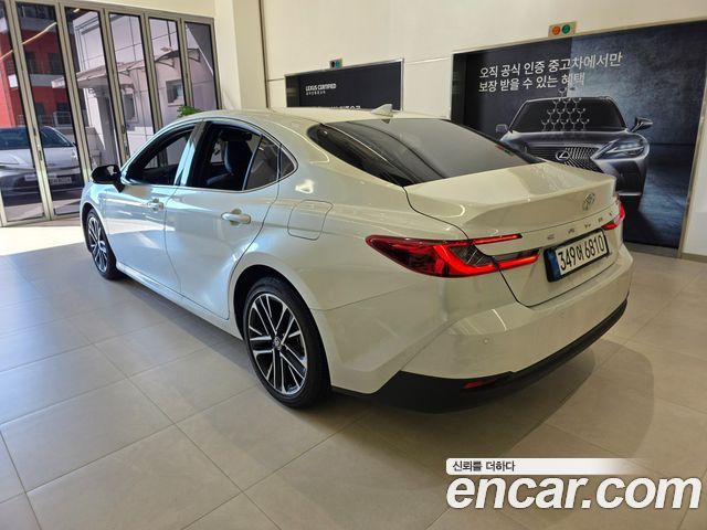 Toyota Camry 2026 — photo 2