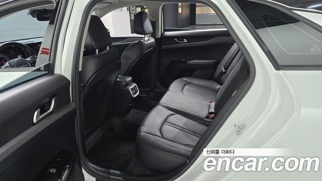 Kia K5 2023 — photo 11