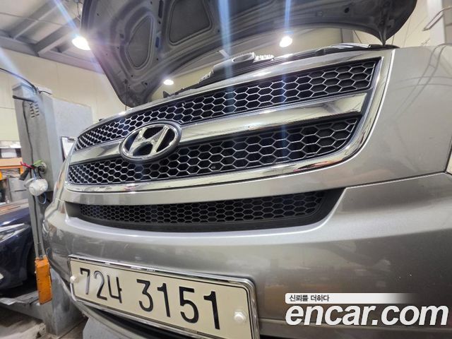 Hyundai Starex 2011 — photo 1
