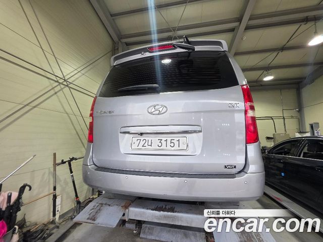 Hyundai Starex 2011 — photo 2